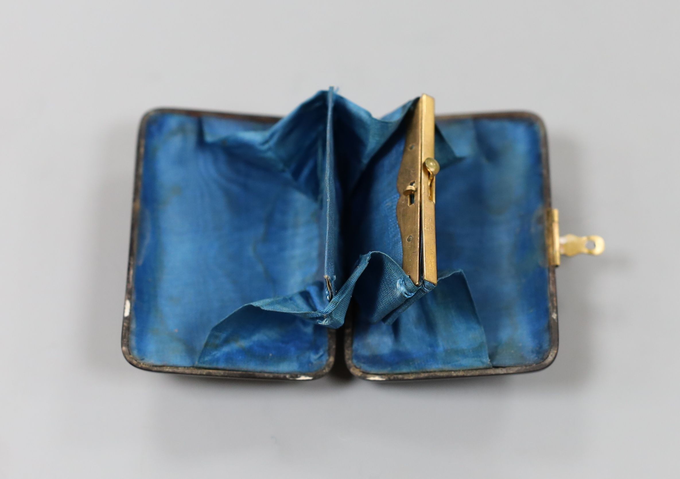 A Victorian gold-mounted tortoiseshell purse, circa 1900, 7cm